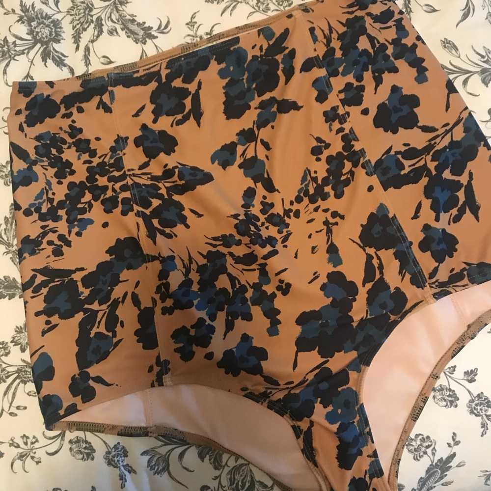 BN Kortni Jeane High Waisted Bottoms SZ L